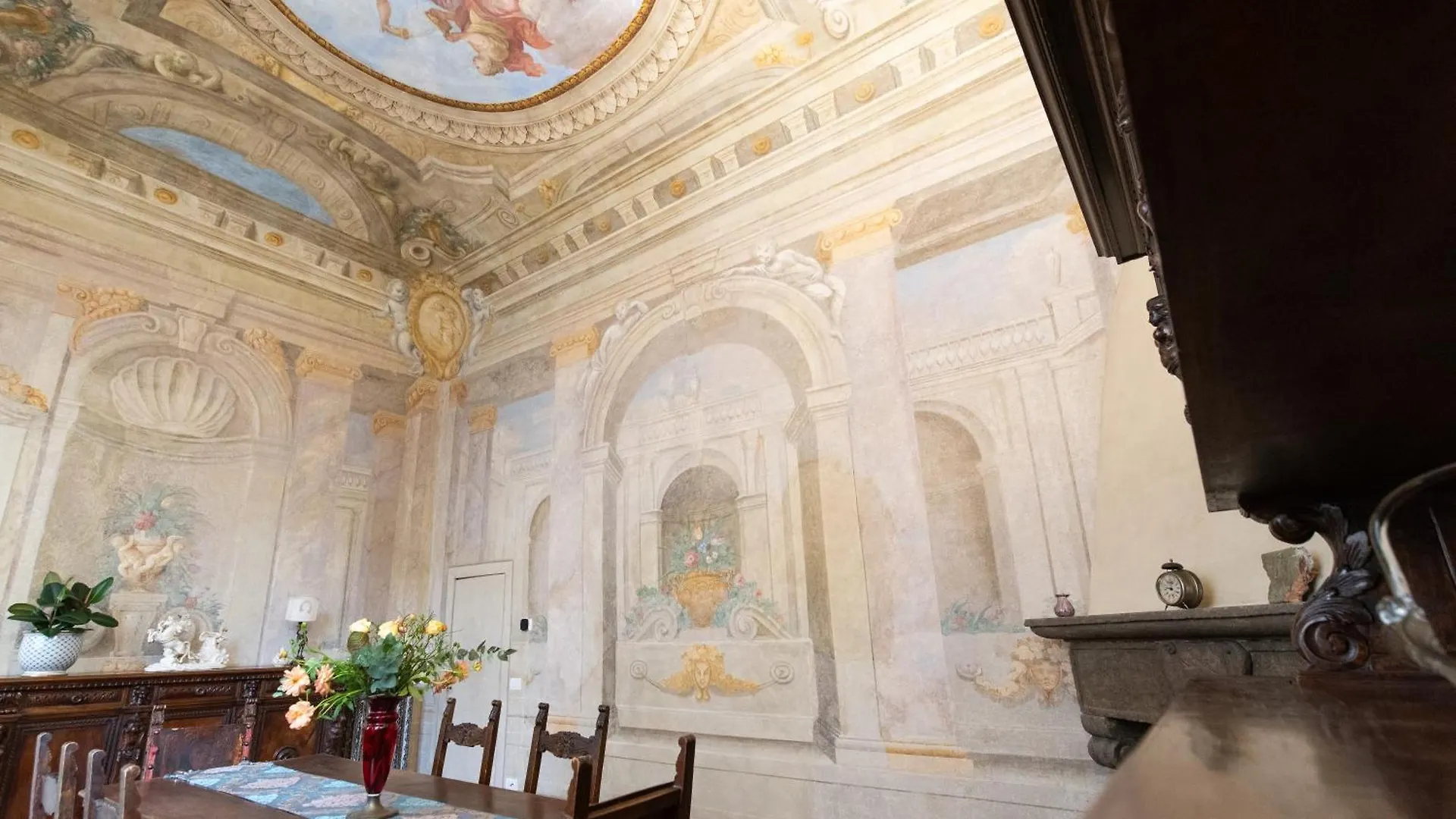 Santo Spirito Frescoed 6 Sleeps Apartment Florenz