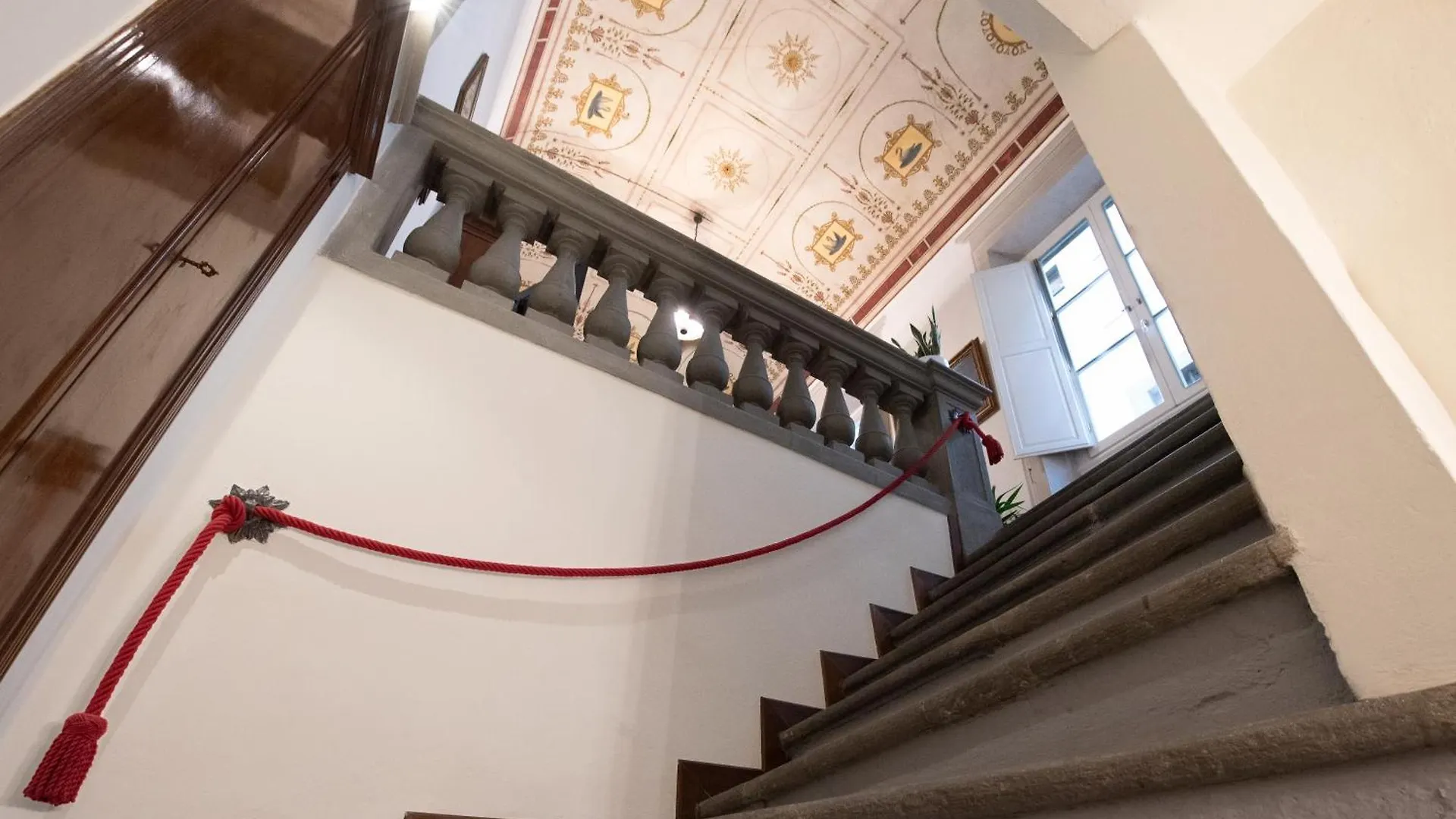 Santo Spirito Frescoed 6 Sleeps Apartment 佛罗伦萨 0*,