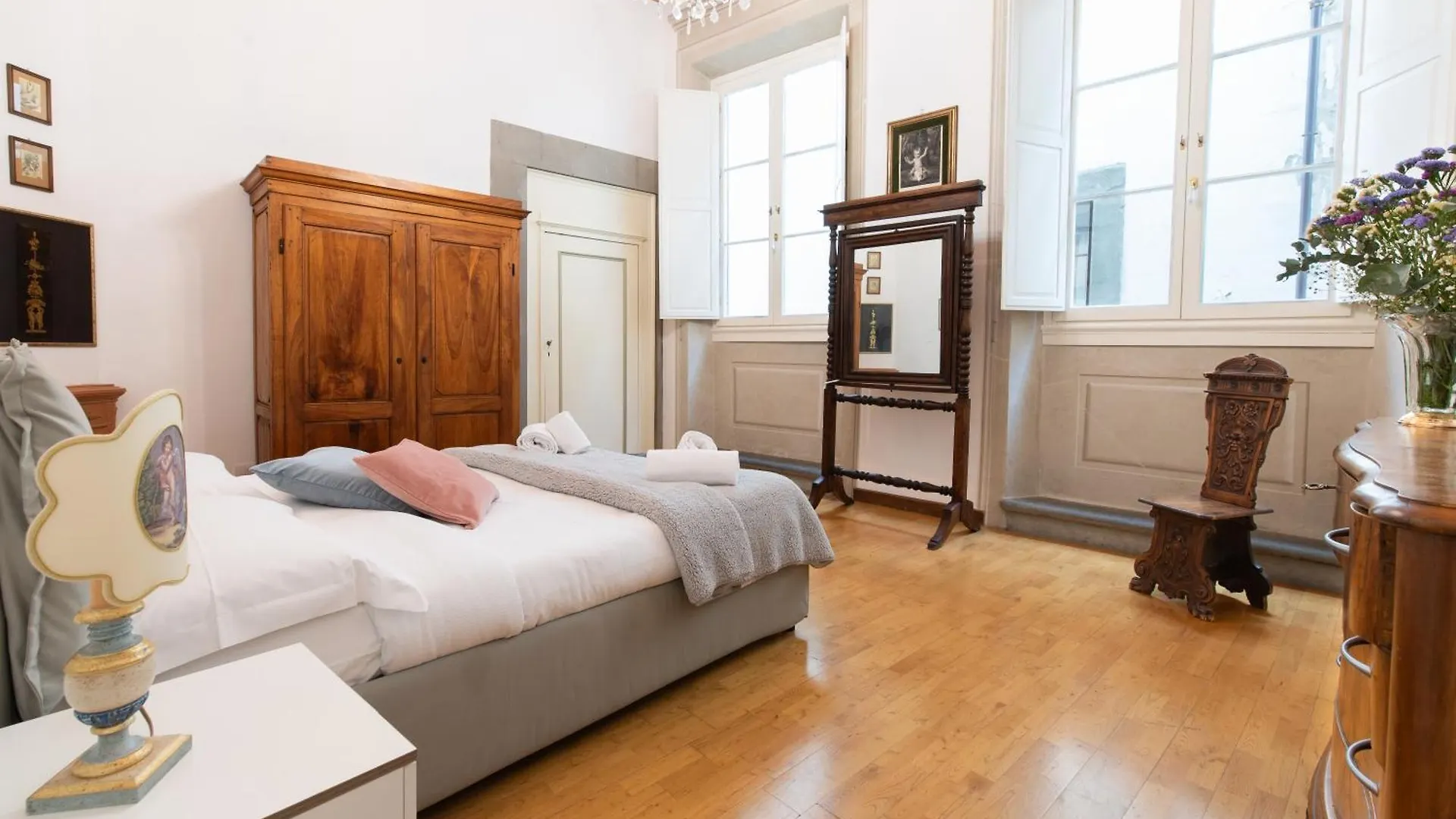 Santo Spirito Frescoed 6 Sleeps Apartment Φλωρεντία 0*,  Ιταλία